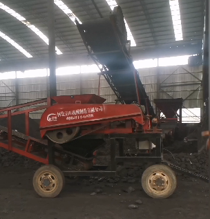 80對輥破碎機現(xiàn)場作業(yè)